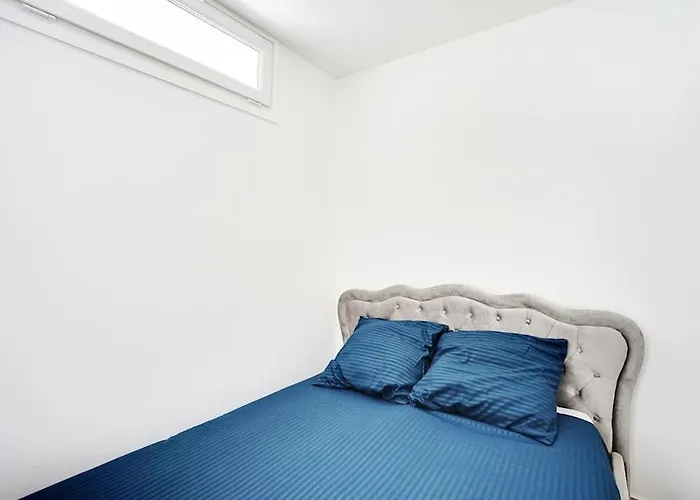 - Apartman *